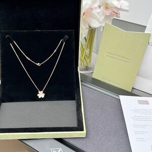 Van Cleef & Arpels flower necklace